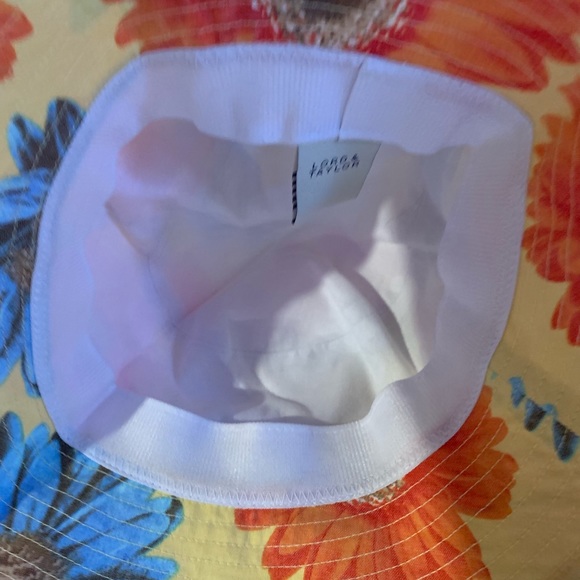 Lord & Taylor floral beach bag with leather trim and bucket hat set - Picture 2 of 6